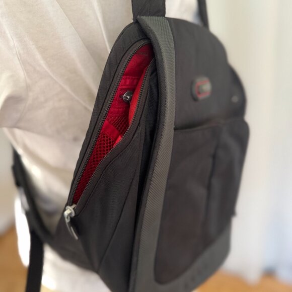 Sling Bag Backpack Tumi Tech Barse Basecamp Transit  Black with Red Interior - Picture 13 of 13